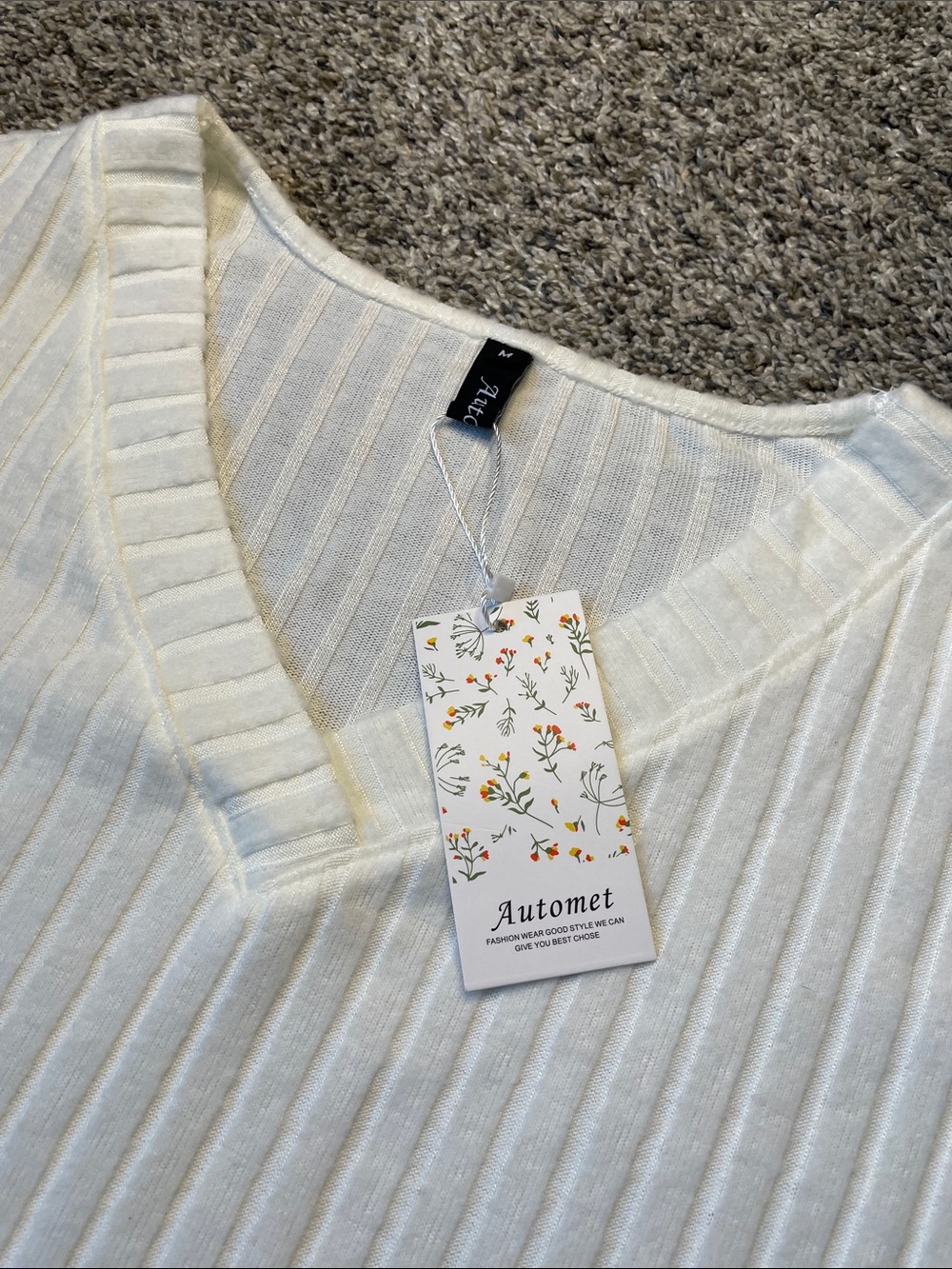NWT AUTOMET Ribbed V‑Neck Short Sleeve Top - White.  Size Medium. - Picture 2 of 5